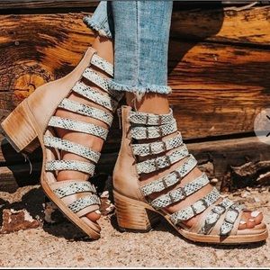 Freebird casandra turquoise size 9 NEVER WORN